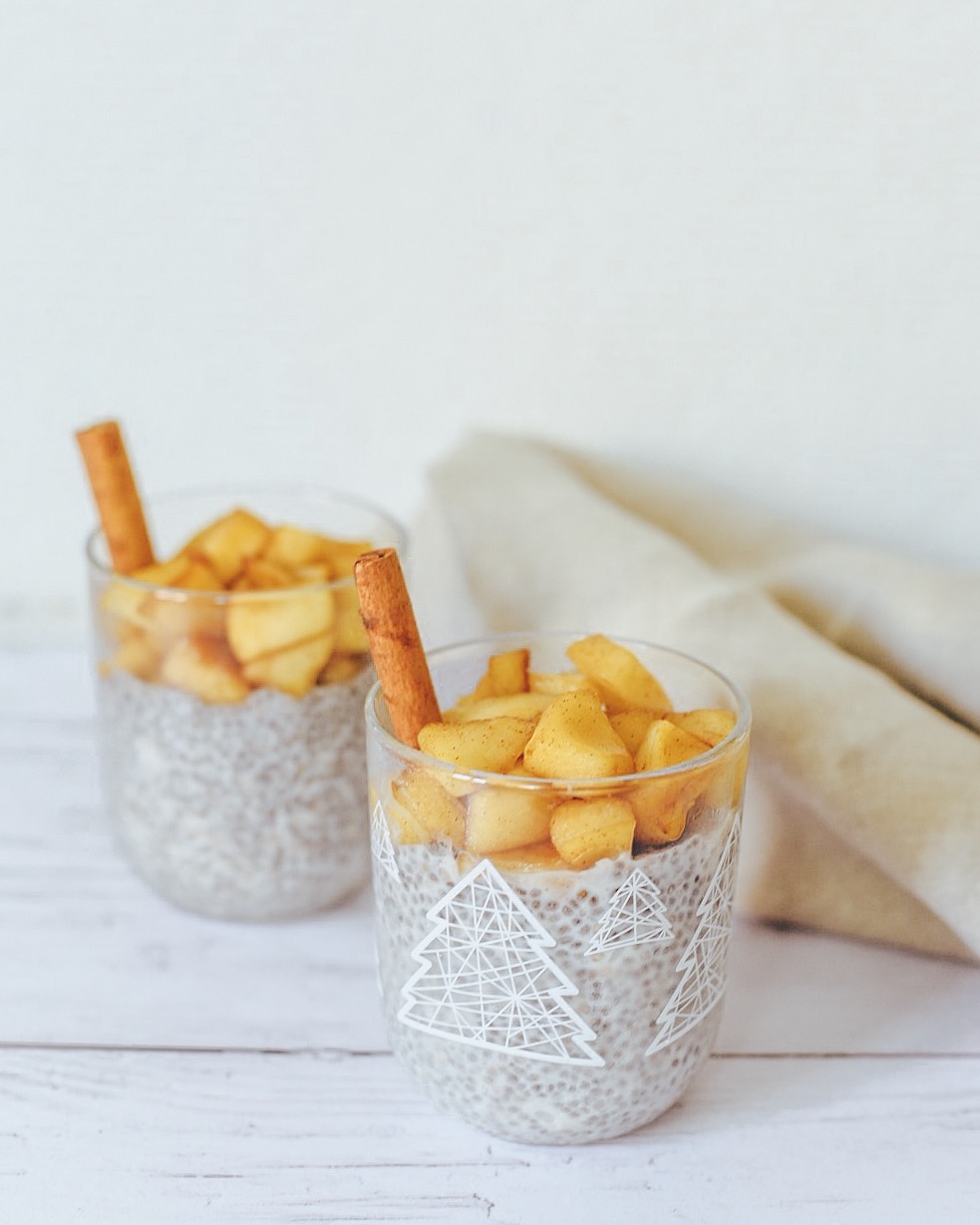 Pudding de chia et pommes caramélisées